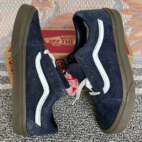 Vans Men’s Old Skool
Hairy Suede Dark Navy
VN0005UADNV
Sneakers - Picture 12 of 16